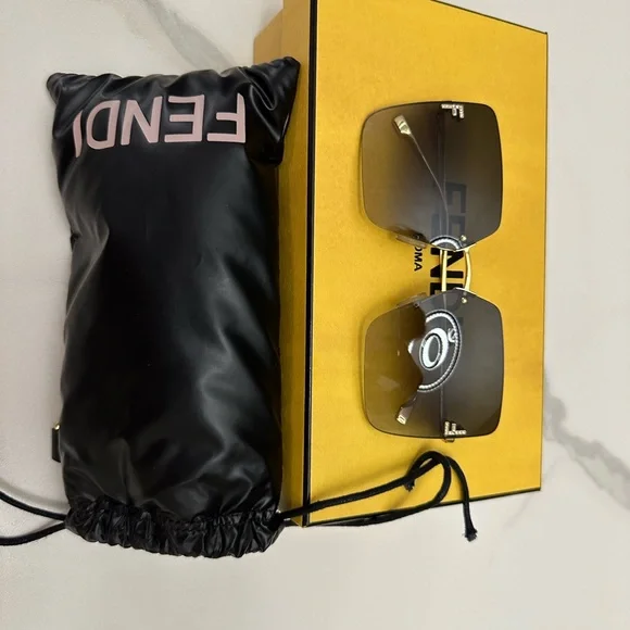 Fendi Oversized Rimless Square Sunglasses - Picture 5 of 12